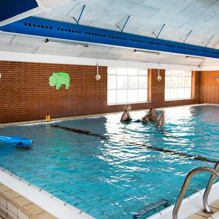 4 Person In Romo-by Traum