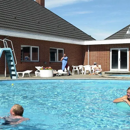 4 Person In Romo-by Traum *