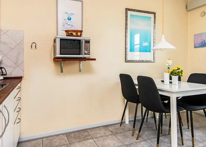 4 Person In Romo-by Traum *