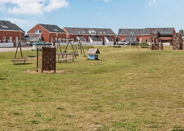 4 Person In Romo-by Traum Sønderby