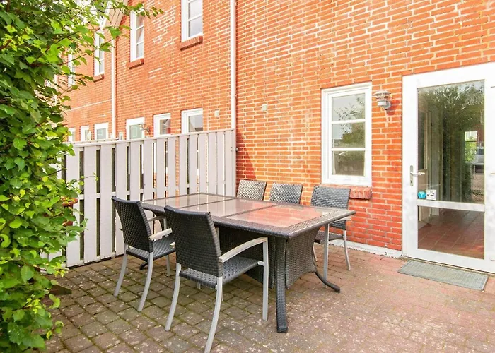 4 Person In Romo-by Traum *